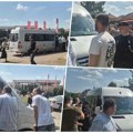 Blokaderi ne prestaju da divljaju: U Zaječaru opkolili i napali kombi koji je prevozio radnike (video)