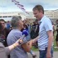Beograd: Pristalice SNS-a sa Darkom Glišićem se okupljaju u Pionirskom parku