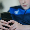 Filip (14) postavio oglas da skuplja novac za rođendanski poklon devojci (15) pa izazvao haos na Balkanu: "Još si mlad…
