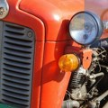 Nesreća kod Priboja: Dečak teško povređen kada je iz traktorske prikolice izleteo pred auto