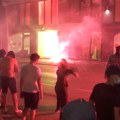 Grupa demonstranata zapalila prostorije SNS u Valjevu