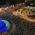 (VIDEO) Snimci iz drona: Komemorativni skup u Beogradu, veliki broj ljudi na Savskom trgu i u okolnim ulicama