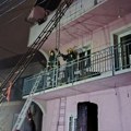 Gorela kuća na Zvezdari: Vatrogasci spasili 3 osobe