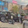 Filmska potera u centru Beograda! Policija posle jurnjave uspela na Slaviji da zaustavi "audi", a unutra... troje sa debelim…