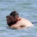 Slavni glumac nekada je razmenjivao nežnosti na plaži sa markantnim Srbinom, a danas sreću deli sa njim