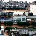 Evakuacija u Kini zbog tajfuna, otkazano lansiranje rakete na Mesec /video, foto/