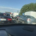 Pančevački most stoji: Zbog sudara otežan saobraćaj, stvaraju se ogromne gužve