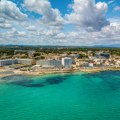 Turisti "terorišu" popularno ostrvo: Lokalni stanovnici u strahu, ne izlaze iz kuća: "Pijani gosti se teturaju plažama, sve…