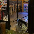 Novi Sad: Još jedan napad na antifašistički kafić ‘Crni ovan’