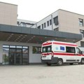 U nišku bolnicu iz Leskovca dovezeno dvoje nožem izbodenih ljudi i operisano
