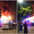 Ogroman požar u Surčinu Plamen guta prodavnicu auto delova, ovo su dramatični prizori sa lica mesta (foto)