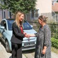 Fića hibrid stigao u Kotež: Uručena glavna nagrada u akciji „Struju štedi da humanost više vredi“