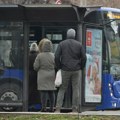 "Jel nećeš da prođeš? Baš me briga, ne moraš!" Ponašanje jedne babe u autobusu šokiralo putnike: Oterala nas je…