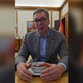 "Da mi je neko rekao da ću da jedem nar, ne bih mu verovao" Predsednik Vučić objavio šaljivi video: Pošto izgledam kao da…