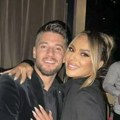 Topalkova ćerka ga varala, a on SAD verio stariju koleginicu! Prsten sija na ruci, pevač izabrao nesvakidašnje mesto…