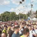 Nedeljnik WOZ: Protesti u Srbiji sve masovniji, neizvesno u kom pravcu idu