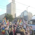 UŽIVO Protestna Prajd kolona se vratila u Manjež: Tokom šetnje poručeno „Vučiću odlazi“ i „Borimo se za prava“(VIDEO, FOTO)…