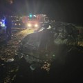 Više povređenih u stravičnom sudaru kod Novog Pazara: Vatrogasci sekli smrskana vozila (foto)
