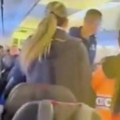 Pretio bombom u avionu! Uhapšen argentinski fudbaler (video)