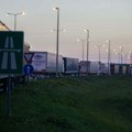 Gde kamioni čekaju i po četiri sata da pređu granicu…?