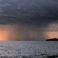 Невријеме у Далмацији, ДХМЗ упозорава на олујне пљускове, туча и поплаве