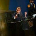 Macronu ponestaje vremena i uticaja, bori se da ostane relevantan