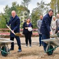 Mirović i Đurić postavili kamen temeljac za izgradnju novog objekta OŠ „Miloš Crnjanski“ u Novom Sadu