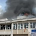 Mališani usplahireno bežali: Direktorka škole koju su zapalili mali maturanti otkrila kako je došlo do požara i da li ima…