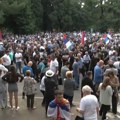 Протест у Подгорици: Чуле се клетве и да се у Сребреници није десио геноцид, скандирало се „издаја“ и „Ратко Младић“
