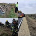 (Video) Oko 80 povređenih putnika hitno prebačeno u bolnicu! Mup o stravičnoj saobraćajki kod mitrovice u toku je uviđaj