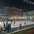 Počelo sa radom klizalište na Trgu partizana