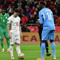 (VIDEO) Penal o kojem priča ceo svet: Pogledajte za kakav kontakt je sudija pokazao na belu tačku u meču za šampiona Afrike