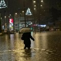 Blatnjava bujica nosi ljude u Atini, ima mrtvih: Snažno nevreme izazvalo haos u Grčkoj