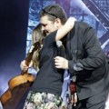 Gest koji je raznežio sve: Miloš Vuksanović iz "Leksington" benda poklonio gitaru devojčici iz publike, dvorana eruptirala od…