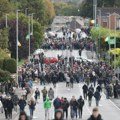Drugi dan sukoba: Katolici blokirali protestantsku povorku u Severnoj Irskoj