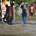 Raste broj žrtava poplava u Bangladešu; Opasnost od izbijanja zaraznih bolesti VIDEO