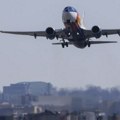 Denver: Eksplodirala baterija na mobilnom u avionu, putnici morali da se evakuišu