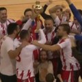 Večiti derbi pripao Zvezdi: Crveno-beli dominantno pobedili Partizan, pa podigli prestižni trofej