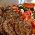Najsočnije faširane šnicle! Turci ne stavljaju ni jaja ni prezle, a ovaj ukus će vas oduševiti