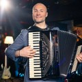 Veštačka inteligencija donela sud: On je najpopularniji harmonikaš na Balkanu - obeležio je pop kulturu celog regiona (foto)…