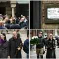 Ispraćaj Zdravka Šotre na kremaciju: Porodica u crnini prima saučešće, glumci došli da se oproste od reditelja