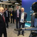 VIDEO: Robot plesao za Putina