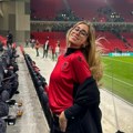 Šta se ovo dešava?! Sin selektora Albanije obukao dres Srbije! Nastao haos zbog fotografije, a onda je supruga morala da uradi…