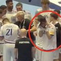 Скандал на Европском првенству: Камере га ухватиле са телефоном у рукама усред меча