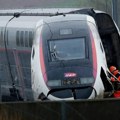 У судару брзог воза и камиона у Француској погинуо машиновођа а 13 повређено