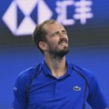 "Novak je igrao neki ludi tenis, nisam znao šta da radim": Medvedev ismevao Đokovića, pa objasnio zbog čega i dao detalje…