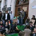 Francuski učenici nastavljaju proteste, studenti blokirali univerzitet u Parizu