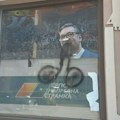 Ispisani grafiti na prostorijama SNS u Zaječaru: Policija izvršila uviđaj, prikupljaju se obaveštenja