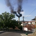 Havarija u "nektaru": Crni i žuti dim kuljali iz dimnjaka fabrike, građani Vladičinog Hana uznemireni (foto)
