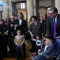Vučić: Za decu obolelu od retkih bolesti dodatna pomoć, uskoro i vaučeri